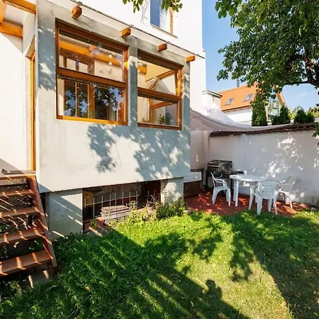 Сasa de vacaciones Entire House With Garden Near Prague Benesov (Central Bohemian)