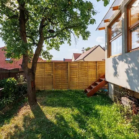 Hébergement de vacances Entire House With Garden Near Prague