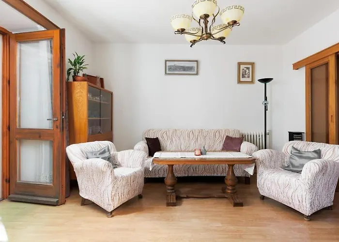 Holiday home Entire House With Garden Near Prague *